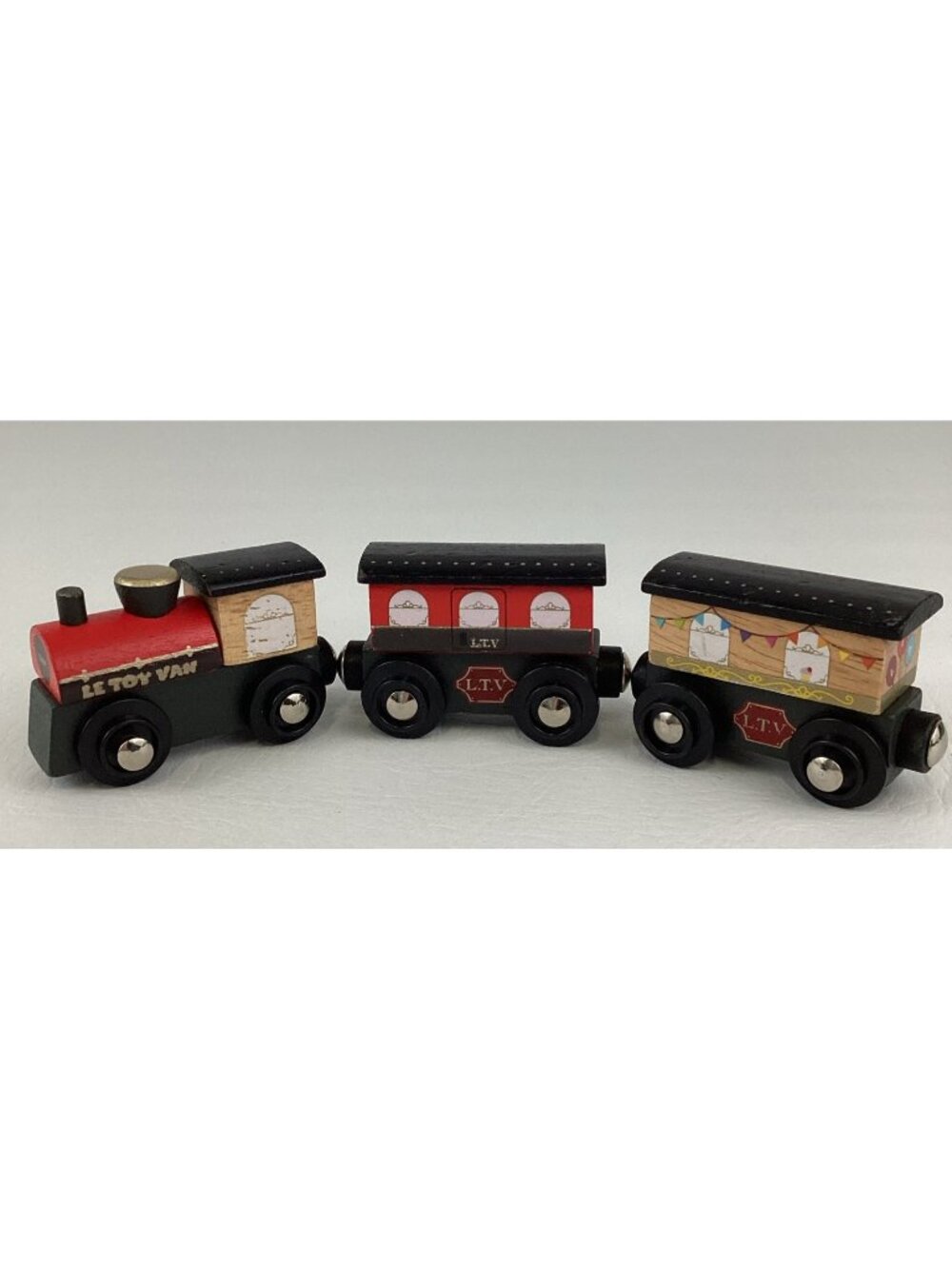 Le Toy Van Royal Express Wooden Railway Toy Train Carraige Set Magnetic TV710